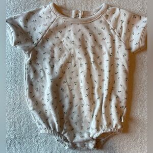Easy Peasy Floral Cream Onesie, Organic Cotton Blend. Sz 18 Months